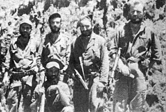 Eloy Gutiérrez Menoyo (o segundo), nas serras de Escambray em 1958, ao lado do norte-americano (o quarto), fuzilado pelo regime castrista William Morgan