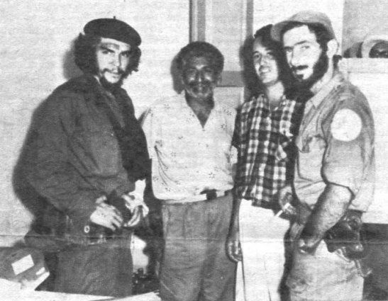 O comandante Eloy Gutiérrez Menoyo ao lado de Ernesto Guevara, aliados quanto a derrubar Batista