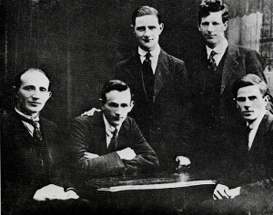 Integrantes dos Doze Apóstolos (The Squad), unidade especial do Exército Republicano Irlandês